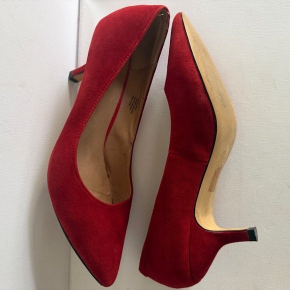 Le Chateau Red Suede Kitten Heel Pumps Women's Sz 10 - Picture 7 of 12